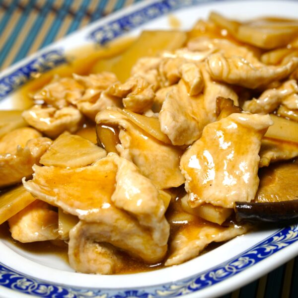 Pollo con Bambu y Setas Chinas